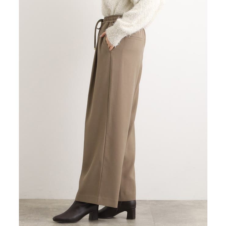 きれい見えとリラックス感を両立。秋の大人カジュアルに効くイージーパンツ | grove | 詳細画像15 