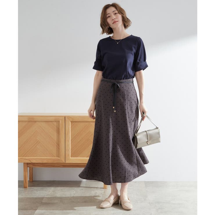 きちんと感と女性らしさ、二の腕カバーが一枚で叶う 袖口パール調ボタンプルオーバー | grove | 詳細画像15 