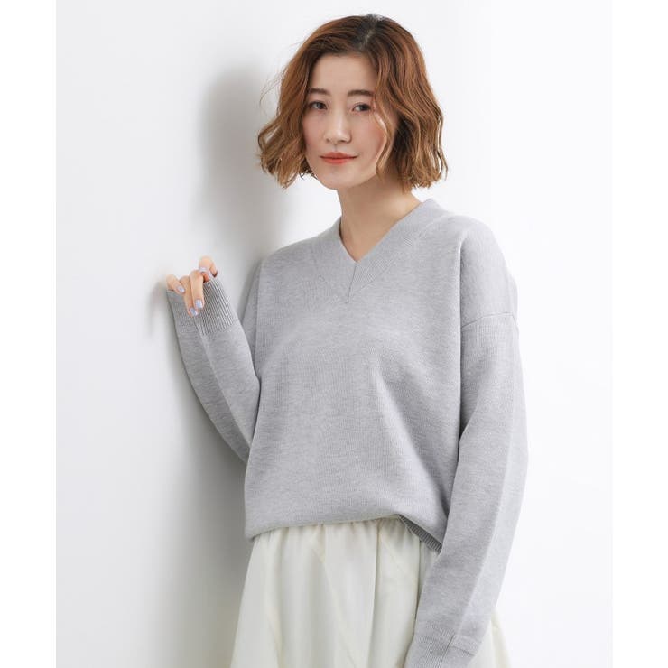 ラフさときれいめを両立する、大人のスウェットライクVネックニット | grove | 詳細画像3 