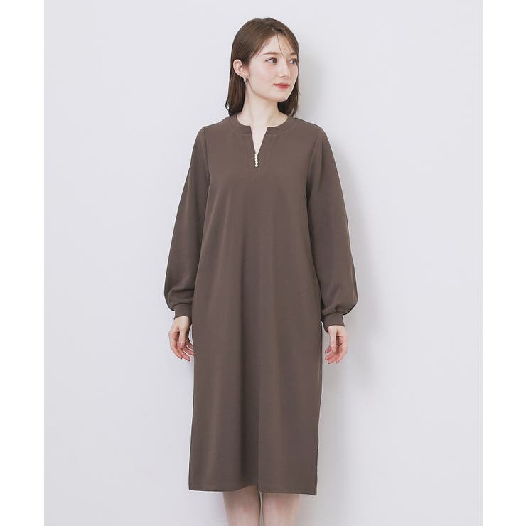 パール調ボタン付きキーネックワンピース【洗濯機OK】《S～3L》[品番