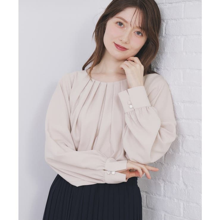グレージュ(050) | クルーネックタックブラウス【洗濯機OK/防シワ/イージーアイロン】 | index