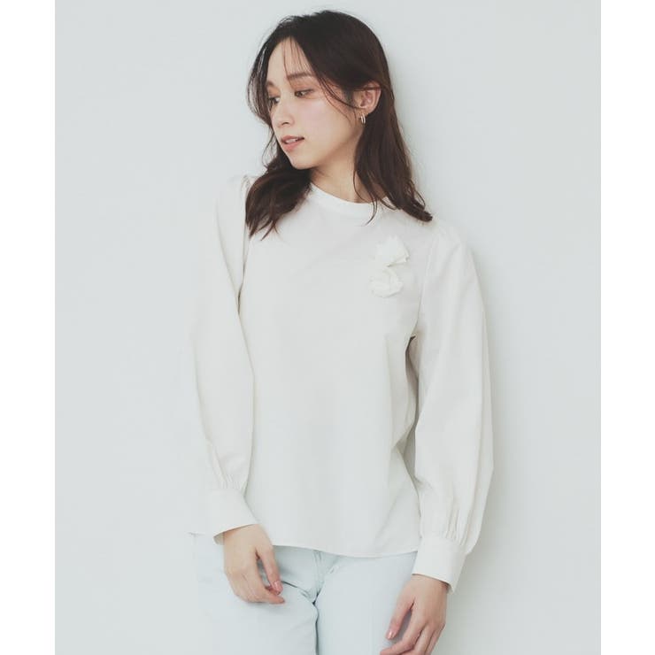 オフホワイト(003) | コサージュ付きタックパフブラウス【洗濯機洗い可/イージーアイロン】 | index