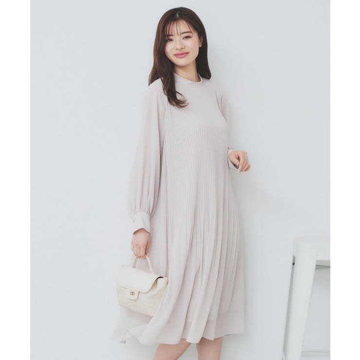 グレージュ(050) | ベルト付きプリーツフレアワンピース【洗濯機洗い可/防シワ】 | index