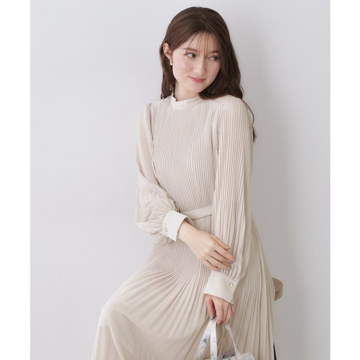 グレージュ(050) | ベルト付きプリーツフレアワンピース【洗濯機OK イージーアイロン 防シワ】《5c… | index