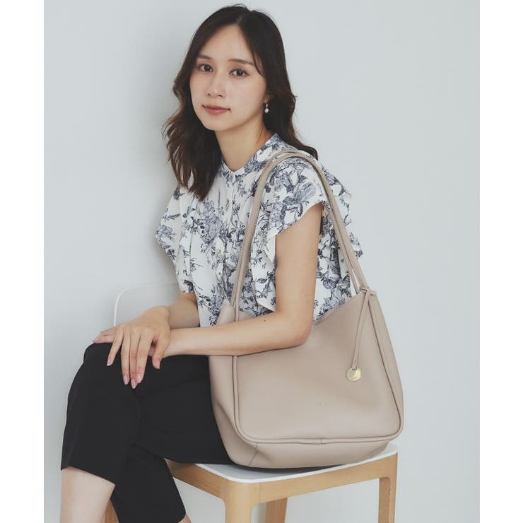 ベージュ(052) | 【A4サイズ収納可能】コインチャーム付きトートバッグ | index