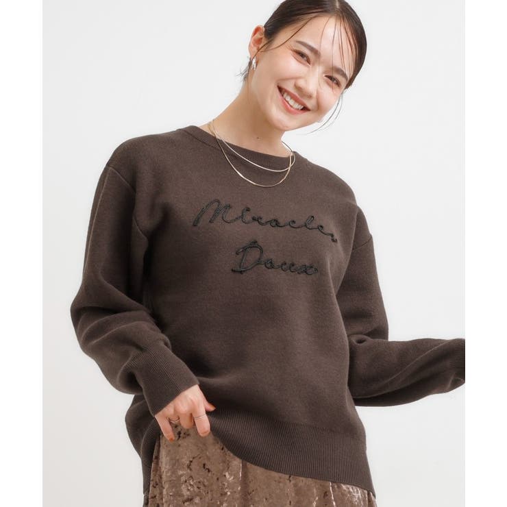 ブラウン(044) | 【洗える／ちくちくしにくい】スウェットライクコード刺繍ロゴニット | SHOO・LA・RUE