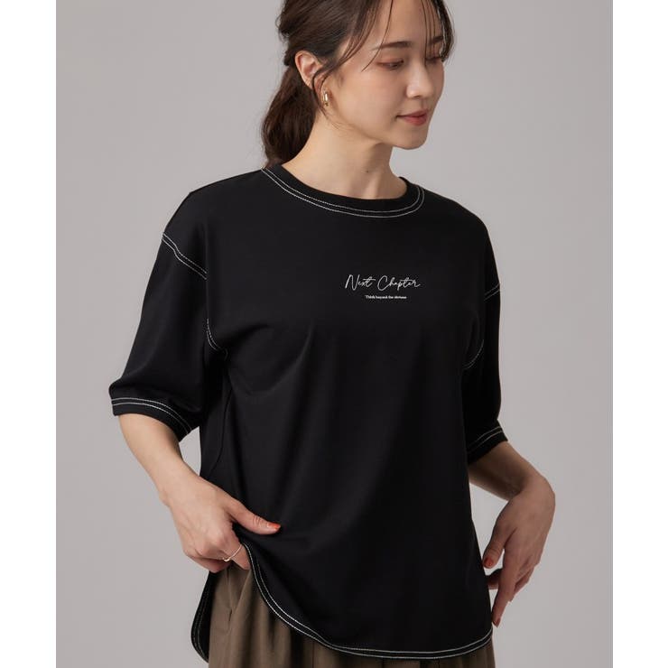 ブラック(019) | 【S-LL/体型カバー】インせず着られる 配色ステッチ 5分袖ロゴTシャツ | SHOO・LA・RUE