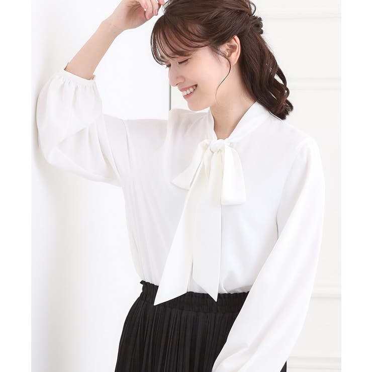 オフホワイト(003) | 【洗濯機可/S-3L】やわらかなリボンボウタイが魅力 大人の華やかブラウス | SHOO・LA・RUE