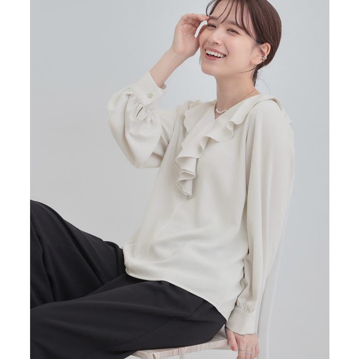 ライトグレー(011) | 【洗濯機可/S-LL】お顔周りを華やかに。フリル襟ブラウス | SHOO・LA・RUE