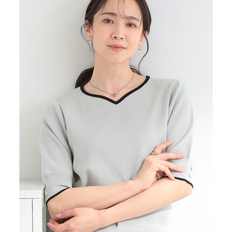 ライトグレー(011) | 【S-LL/洗濯機可】バイカラーが目を引く 5分袖ハートネックニット | SHOO・LA・RUE