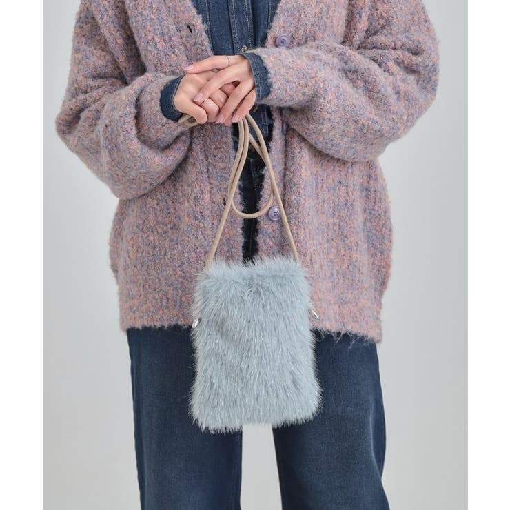 ブルー(092) | ラメ入りファーが目を惹く ミニショルダーバッグ | SHOO・LA・RUE