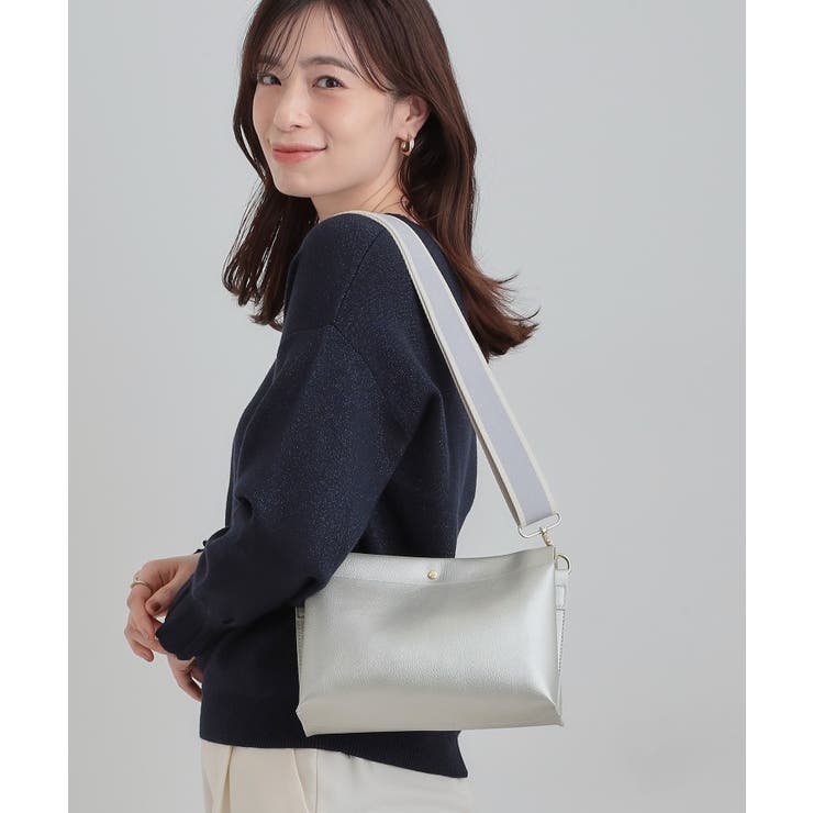 シルバー(006) | 配色ベルトがアクセント 3層ショルダーバッグ | SHOO・LA・RUE