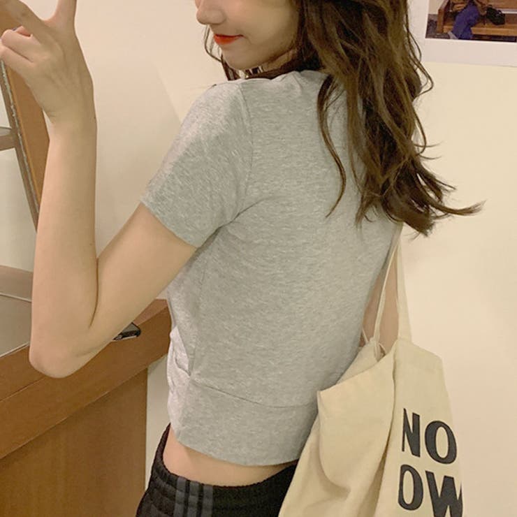 【TS】フロントツイストクロップドTシャツ/Tシャツ/シンプルシャツ/丸首/半袖シャツ/半袖/ツイストデザイン/クロップド丈/デザインTシャツ/FREE/フリー/フリーサイズ/PREMINA/韓国