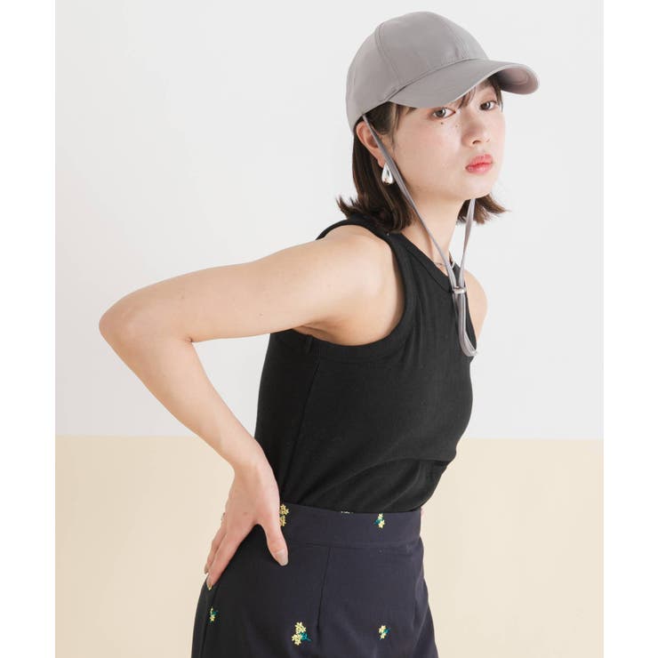 グレー