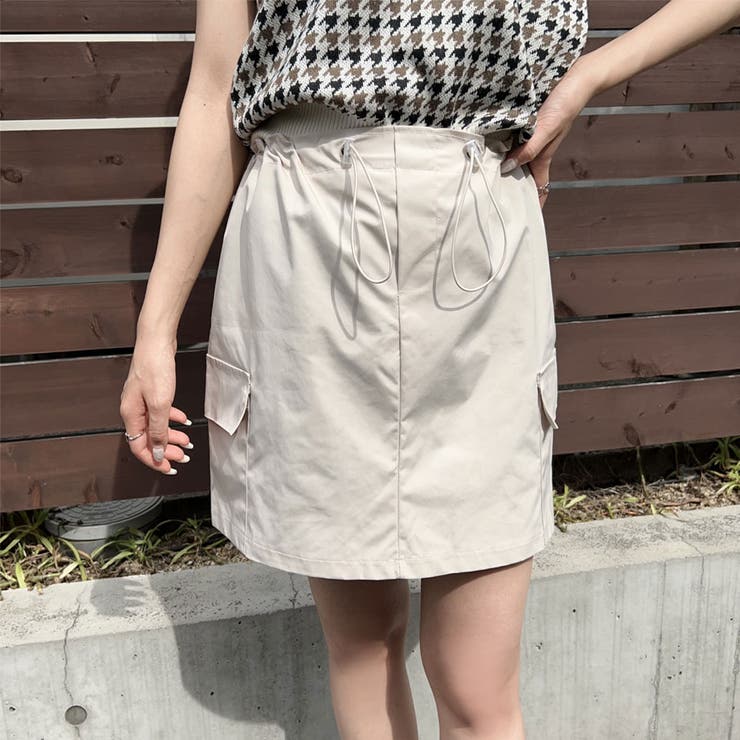 ベージュ