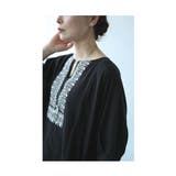 目を惹くエスニック刺繍のキーネックインド綿ワンピース レディース ファッション | Sawa a la mode | 詳細画像8