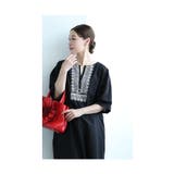 目を惹くエスニック刺繍のキーネックインド綿ワンピース レディース ファッション | Sawa a la mode | 詳細画像18