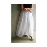 オフホワイト | レディな装いに包まれるリボン付きギャザーフレアスカート レディース ファッション | Sawa a la mode