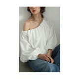 オフホワイト | ふんわりレディに包まれるブロードオフショルバルーンブラウス レディース | Sawa a la mode