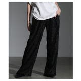 ブラック | 表情豊かなドット柄エンボスプリーツイージーパンツ レディース ファッション | Sawa a la mode