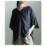 チャコール | ふわりと揺れるギャザーフレアスリーブスキッパーブラウス レディース ファッション | Sawa a la mode