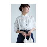 ホワイト | ナチュラルな花刺繍が舞うレース襟コットンブラウス レディース ファッション | Sawa a la mode