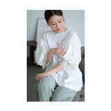 ホワイト | ふんわり袖にレースが靡く異素材ドッキングトップス レディース ファッション | Sawa a la mode
