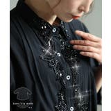 ブラック | 胸元に流れ咲く花ビジューの煌きシャツブラウス レディース ファッション | Sawa a la mode