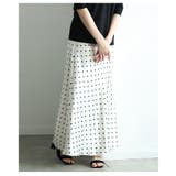 ホワイト | リュクスな雰囲気に包まれる艶サテンドットフレアスカート レディース ファッション | Sawa a la mode