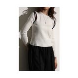 ホワイト | さり気ない色っぽさ漂うカットアウェイショルダーニット レディース ファッション | Sawa a la mode