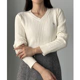 アイボリー | Louere Vネックロゴ刺繍ケーブルニットトップス | Louere