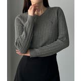 チャコール | Louere Vネックロゴ刺繍ケーブルニットトップス | Louere