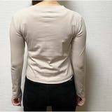 長袖Tシャツ Vネック スリムフィット レディース 韓国 ロゴプリント | And Kawaii | 詳細画像4 