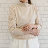 サンド | 袖口にあしらわれたパールの飾りボタンがオシャレ♪プチハイネックニットトップス | aquagarage