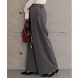 きちんと感がありながらもリラクシーな雰囲気を兼ね備えているタックワイドパンツ | aquagarage | 詳細画像12