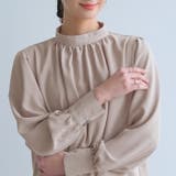 胸元のギャザーと肩のデザインが目を惹く！ショルダータックブラウス オフィスカジュ… | aquagarage | 詳細画像5 