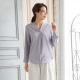 グレー | 女性らしくフェミニンな雰囲気に仕上げたVネックブラウス オフィスカジュアル | aquagarage