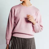 ピンクベージュ | クルーネックに大ぶりのパールを施した上品なニットトップス | aquagarage