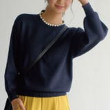ネイビー | クルーネックに大ぶりのパールを施した上品なニットトップス | aquagarage