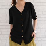 ブラック | シンプルなデザインで着回ししやすいショルダータックVネックブラウス | aquagarage