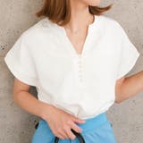 ホワイト | 上品見えのキーネックにパールをあしらったキーネックブラウス | aquagarage