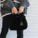 ブラック | シーズンムードがグッと高まるフェイクファー2wayバッグ | aquagarage