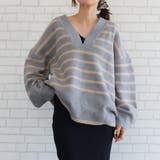 ブルーグレー×ベージュ | ゆるっとシルエットでこなれた印象の深Vネックニットトップス | aquagarage