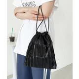 ブラック | メタリックプリーツ ティアード巾着ショルダーバッグ | Outfitter lab