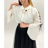 生成り | ブローチ付フレアスリーブブラウス | axes femme