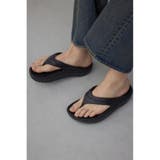 BLK | ラクフィールプラットフォームトングサンダル | AZUL BY MOUSSY