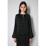 BLK | FLOWER PLEATS ブラウス | MOUSSY OUTLET
