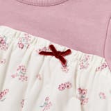 シャツコールGirlyフラワープリントドッキングプルオーバー | BeBe | 詳細画像4 