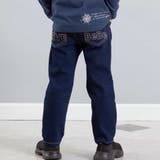 ネイビー | ストレッチジョグデニムバックステッチロゴロングパンツ(90~160cm) | BeBe