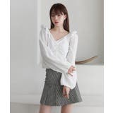 涼しいシアサッカー素材の肩フリルシャーリングブラウス | by muni:r | 詳細画像1 